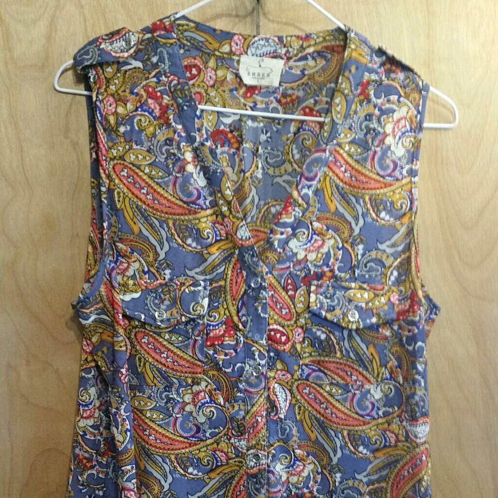 Paisly sleeveless blouse size large